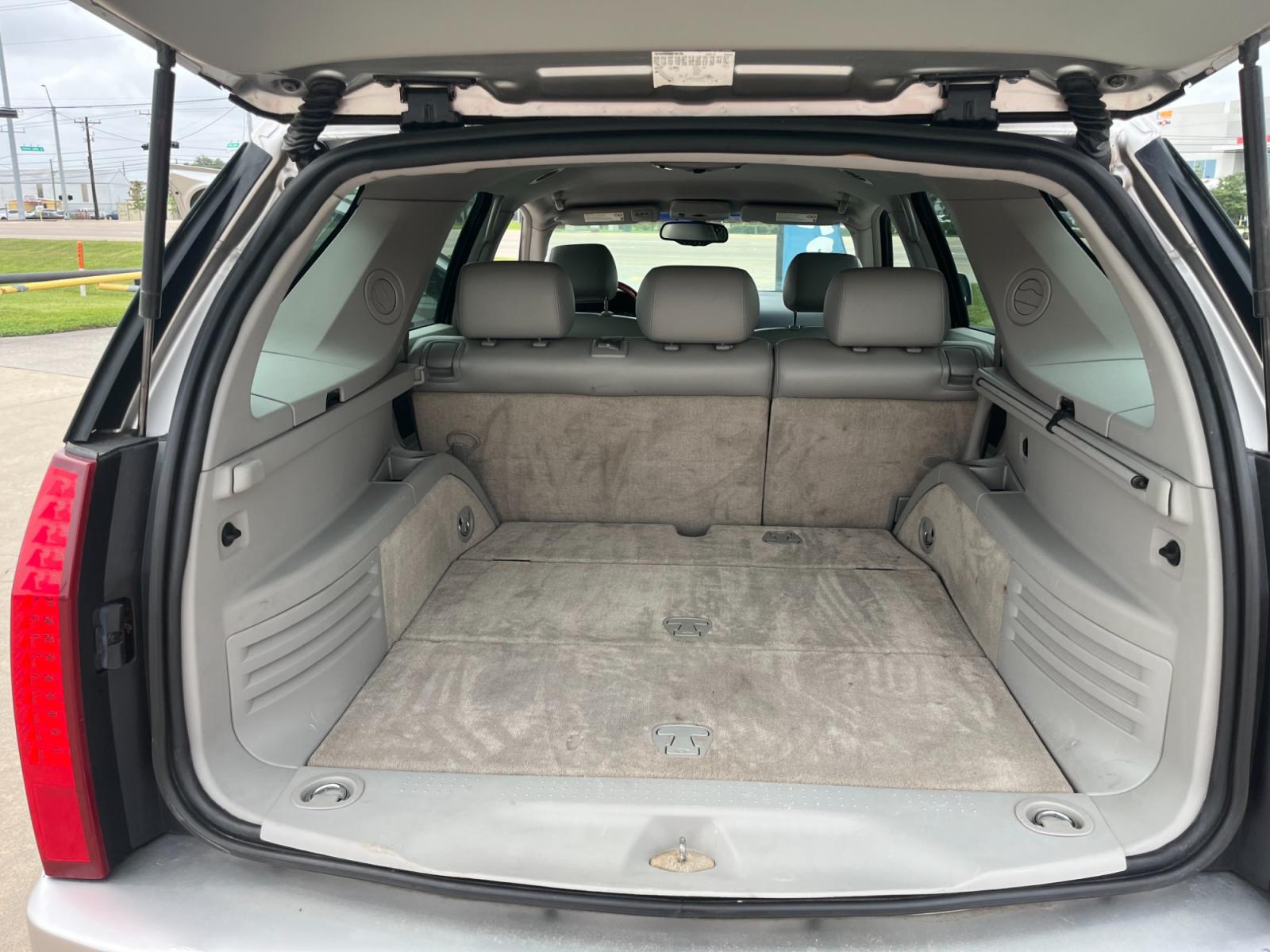 2004 SILVER /gray Cadillac SRX V6 (1GYDE637040) with an 3.6L V6 DOHC 24V engine, 5-Speed Automatic Overdrive transmission, located at 14700 Tomball Parkway 249, Houston, TX, 77086, (281) 444-2200, 29.928619, -95.504074 - Photo #13